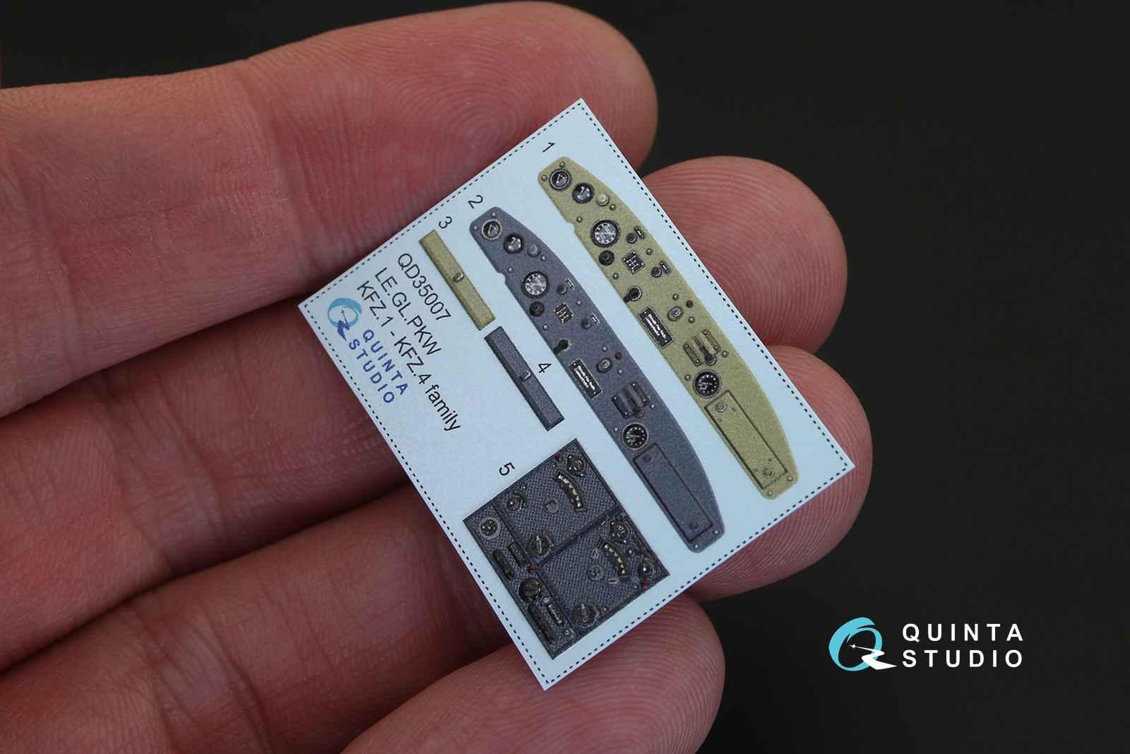 QD35007 1/35 3D Декаль интерьера кабины для KFZ 1-4 (для модели ICM)