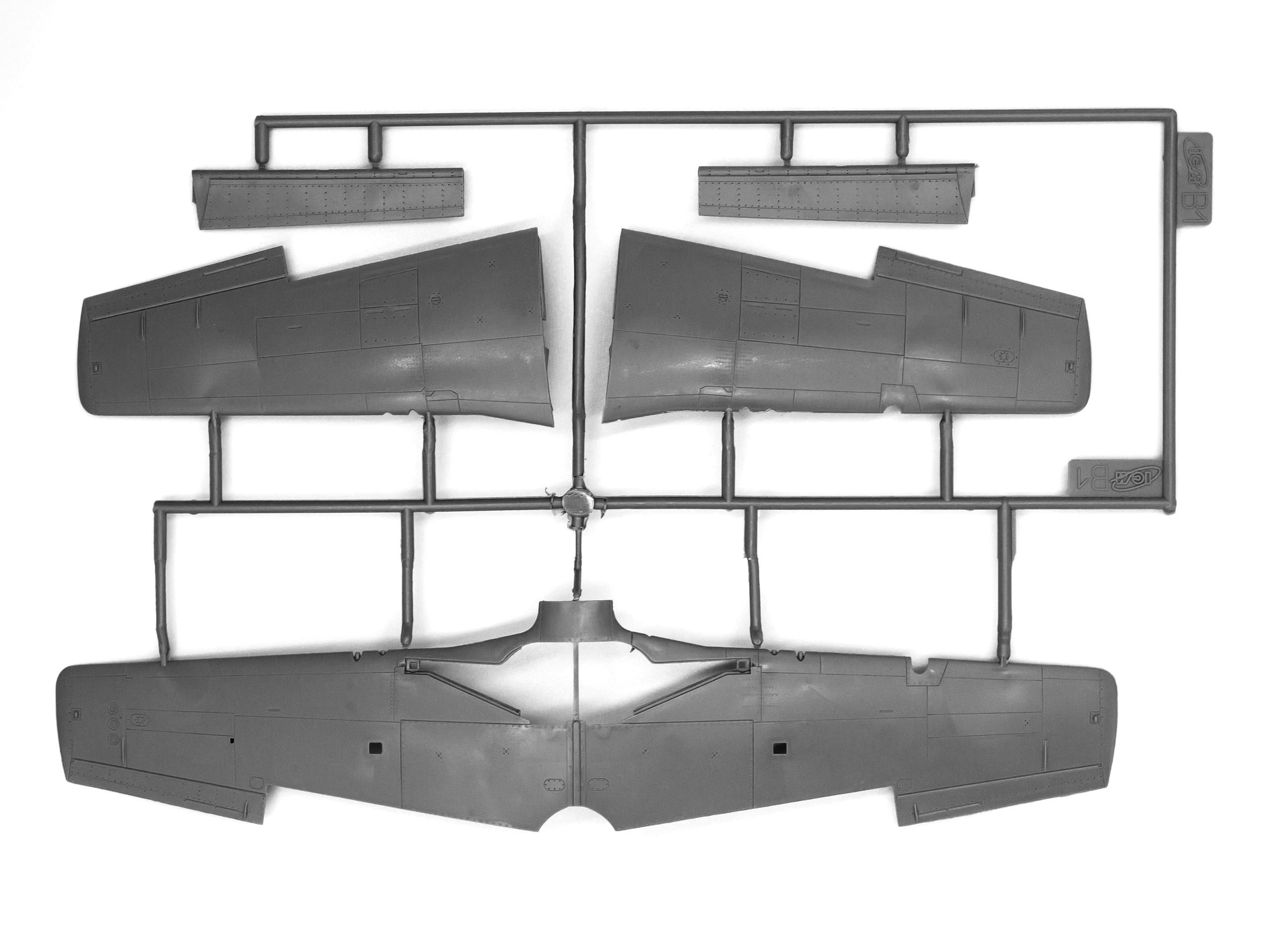 48121 Мустанг P-51 C, американский истребитель ІІ Мировой войны ICM