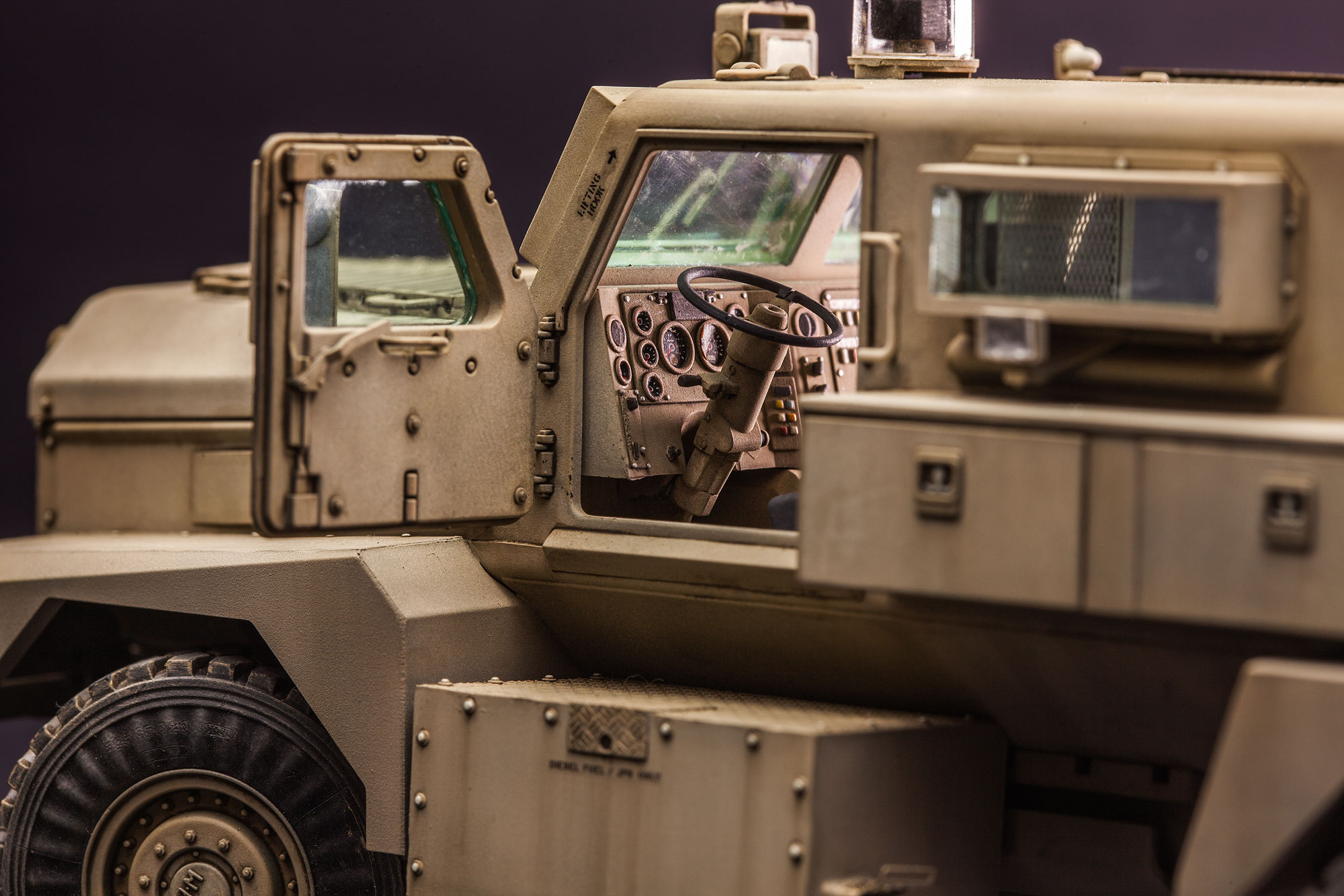SS-005 U.S. COUGAR 6x6 MRAP VEHICLE Meng
