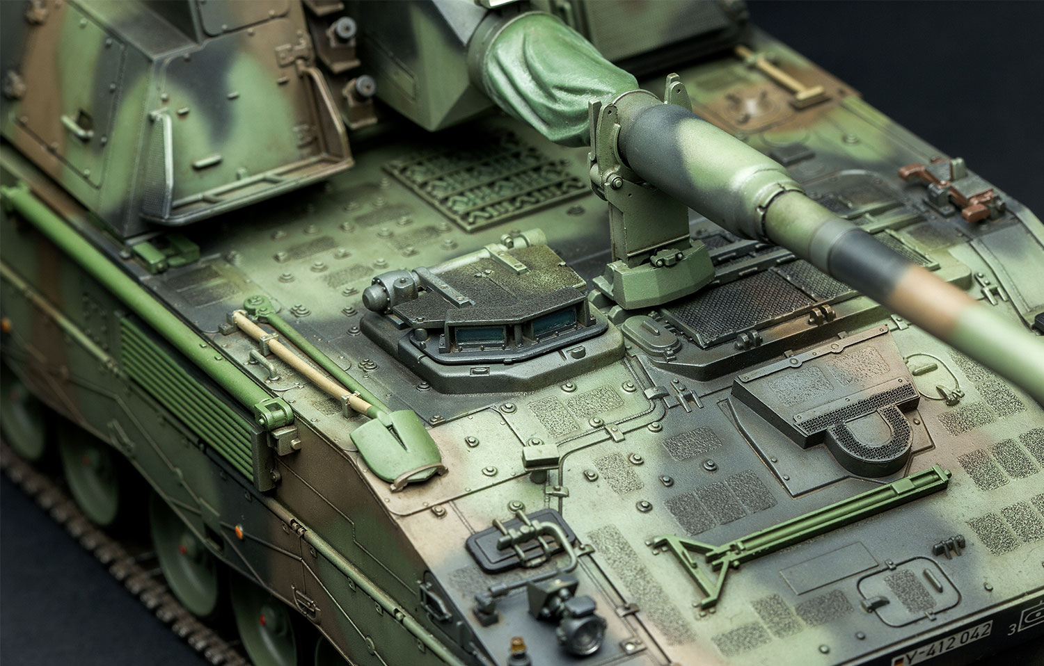 TS-012 Panzerhaubitze 2000 Meng