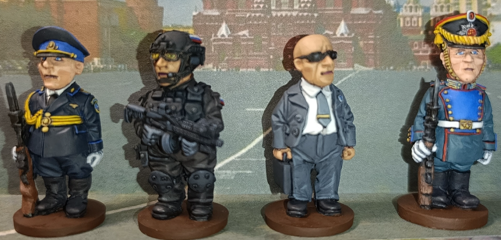 CHM-50.14. Шаржевая миниатюра. Федеральная Служба Охраны России. В комплекте 4 фигуры. 50 мм. Материал - смола. Chronos Miniatures