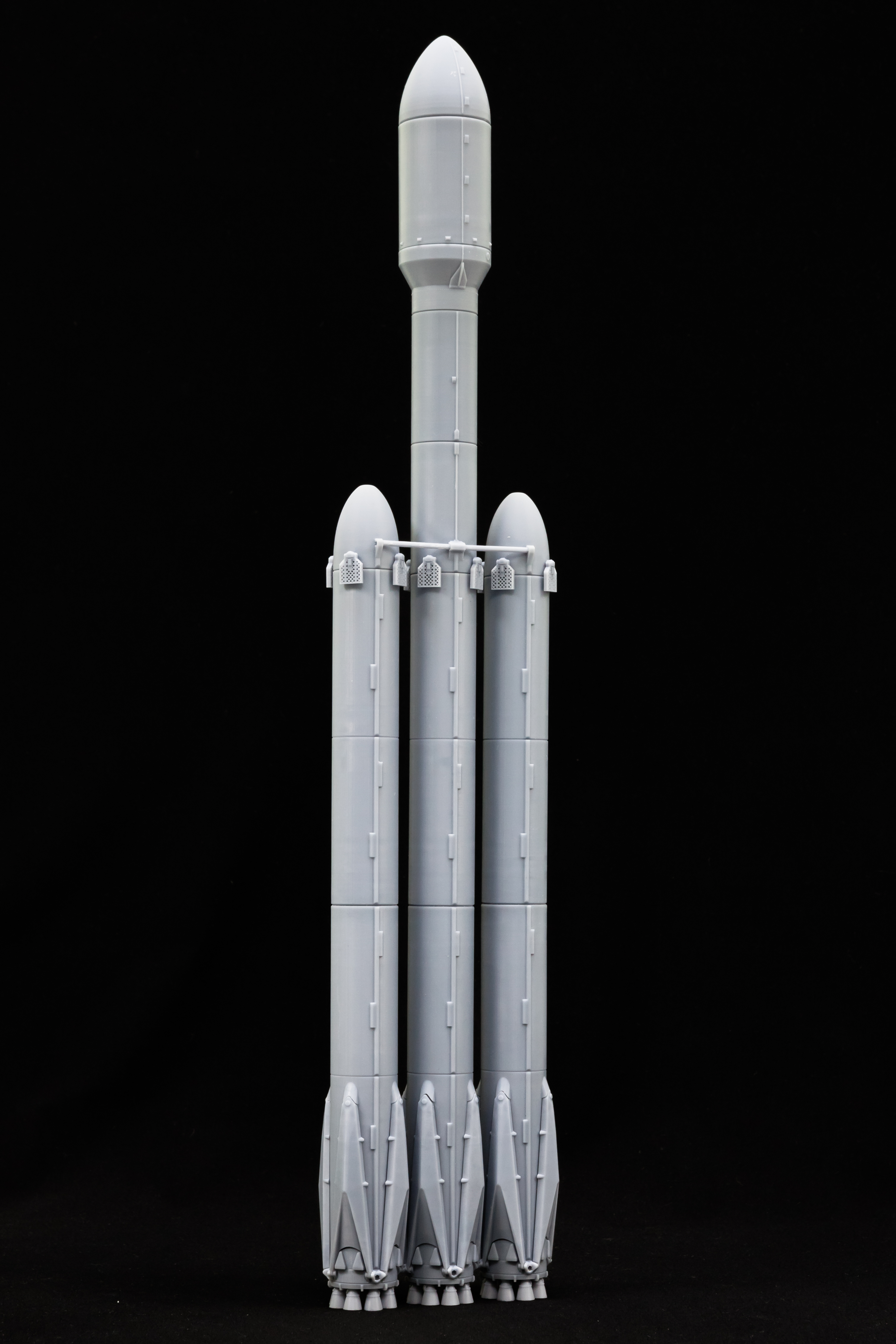 AM145044 Ракета тяжелого класса Фалкон Хэви (Falcon Heavy) с родстером Тесла Arma Models