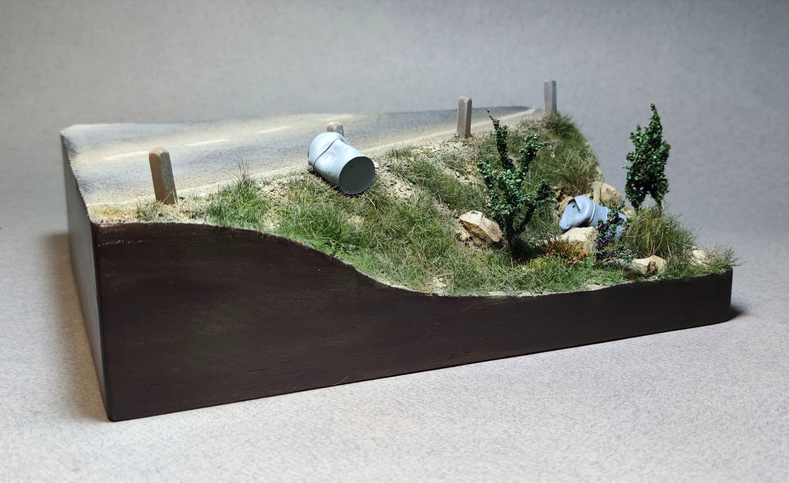 AM35692 Подставка авторская "На дороге" Размер 20*25*6 Бочки в комплекте 