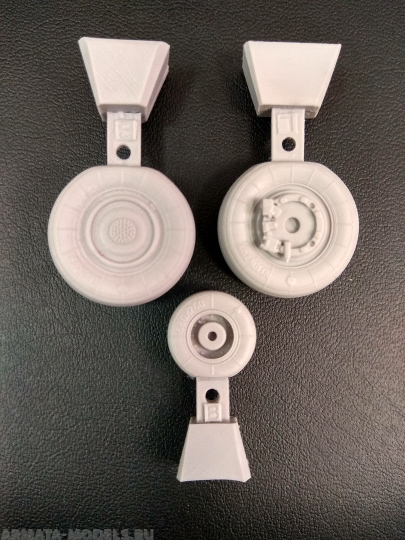 AM4827 Колеса под нагрузкой для Су-27С, 27УБ 1/48