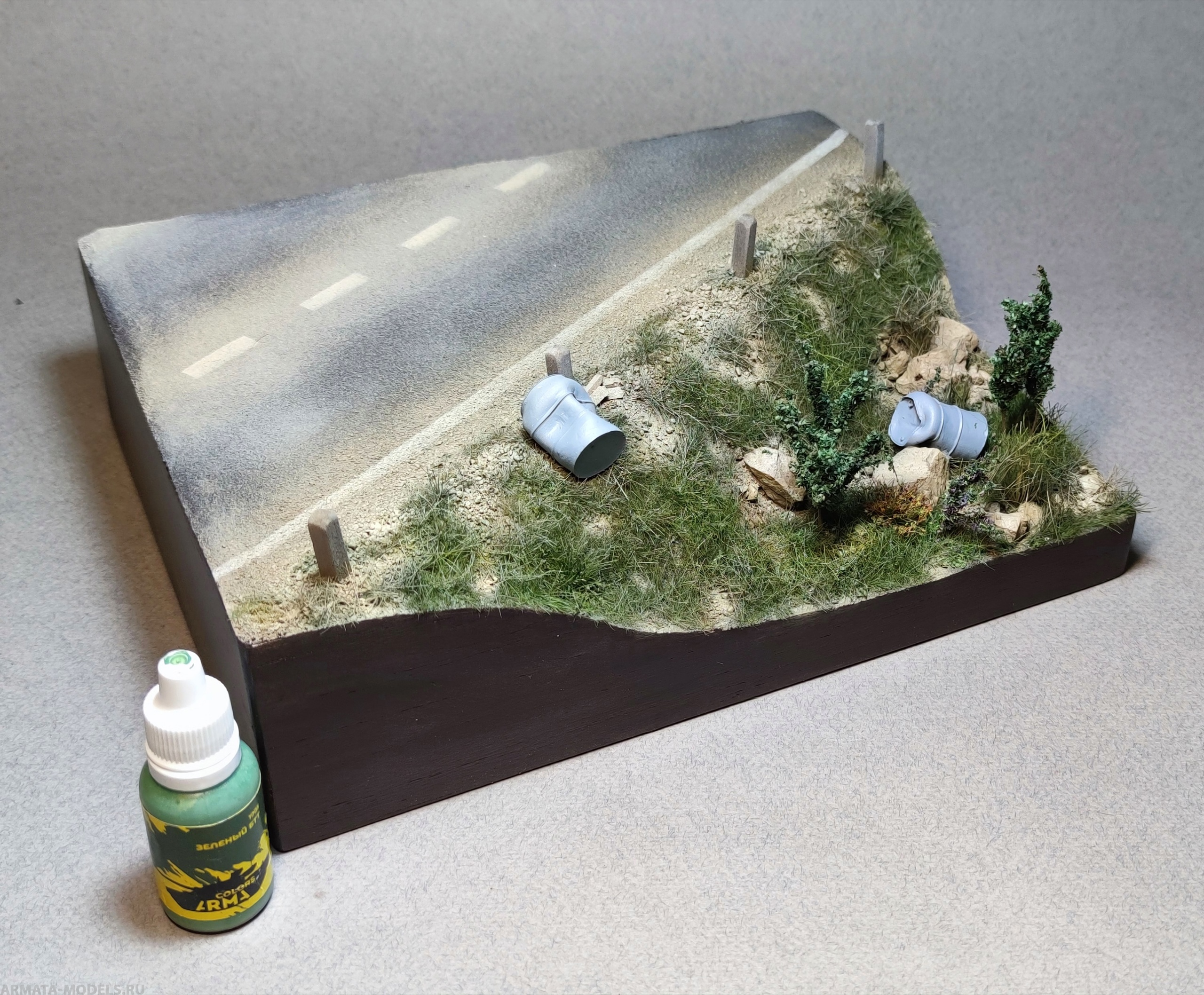 AM35692 Подставка авторская "На дороге" Размер 20*25*6 Бочки в комплекте 