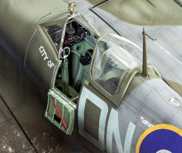 03927 Британский истребитель Spitfire Mk.IXC времен Второй мировой войны Revell