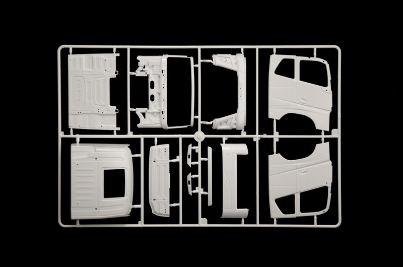 3970ИТ ГРУЗОВИК FH16 СРЕДНЯЯ КРЫША Italeri