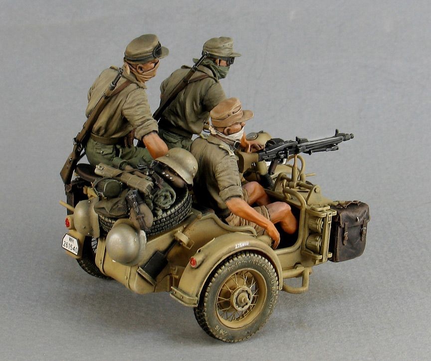 T35133 Немецкий мотоциклист III с пулеметом МГ-42. Tank