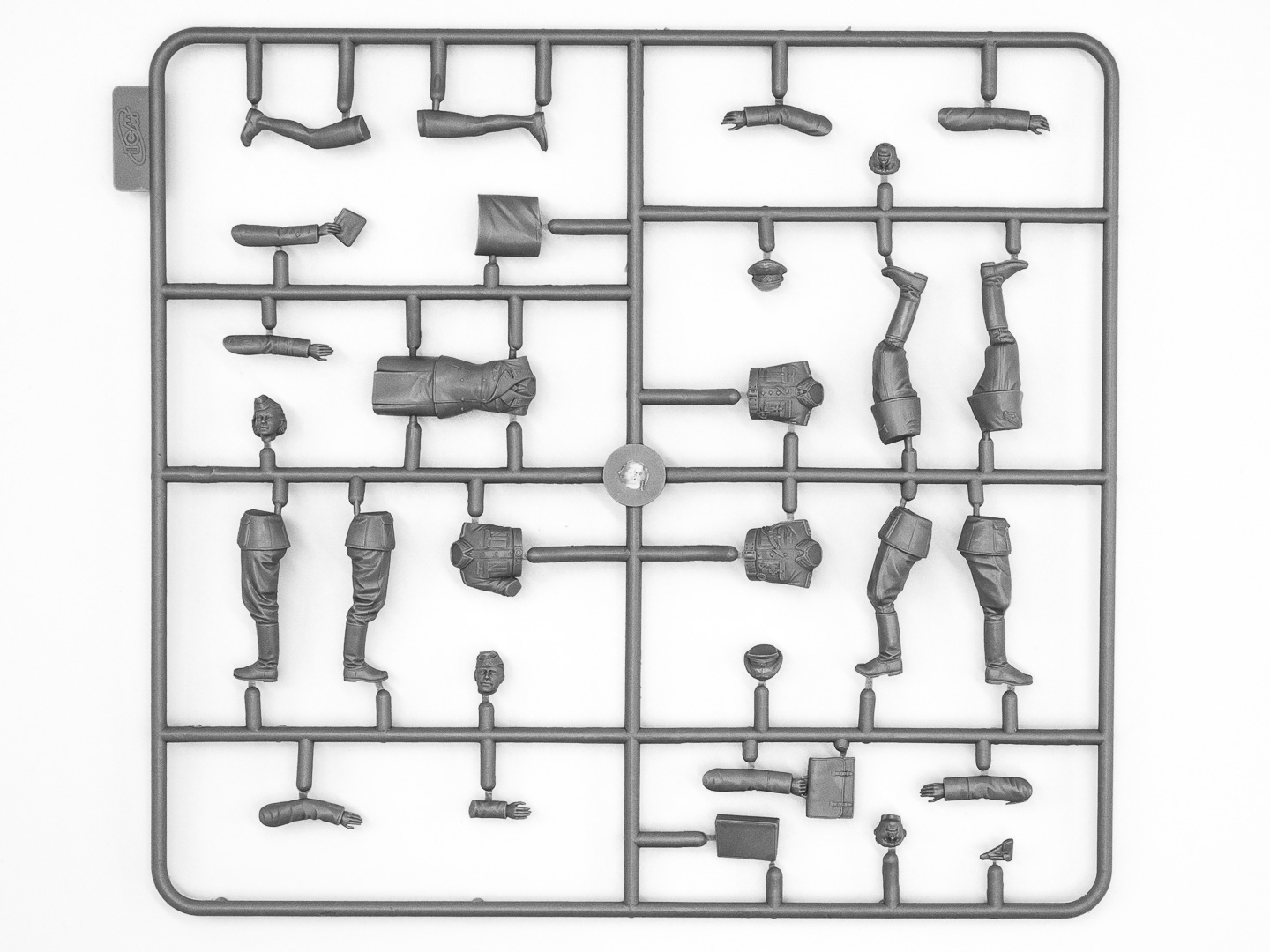 Набор фигурок 35611 Фигуры Германский штабной персонал (2МВ) ICM