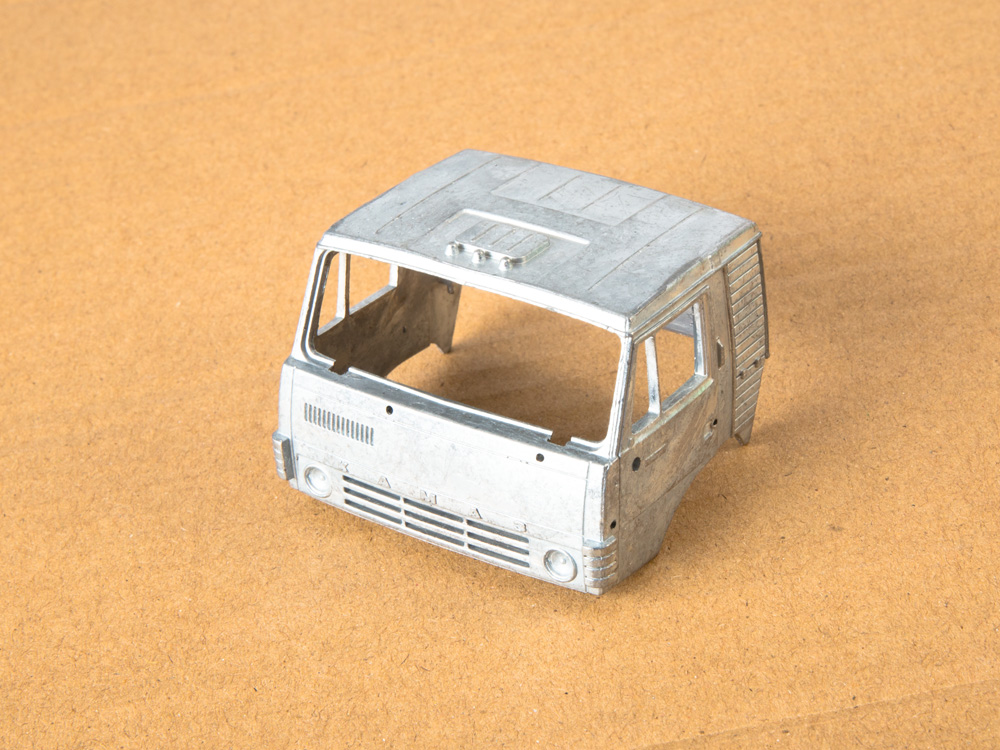 7064AVD Сборная модель КАМАЗ-53212 контейнеровоз с прицепом ГКБ-8350 AVD Models