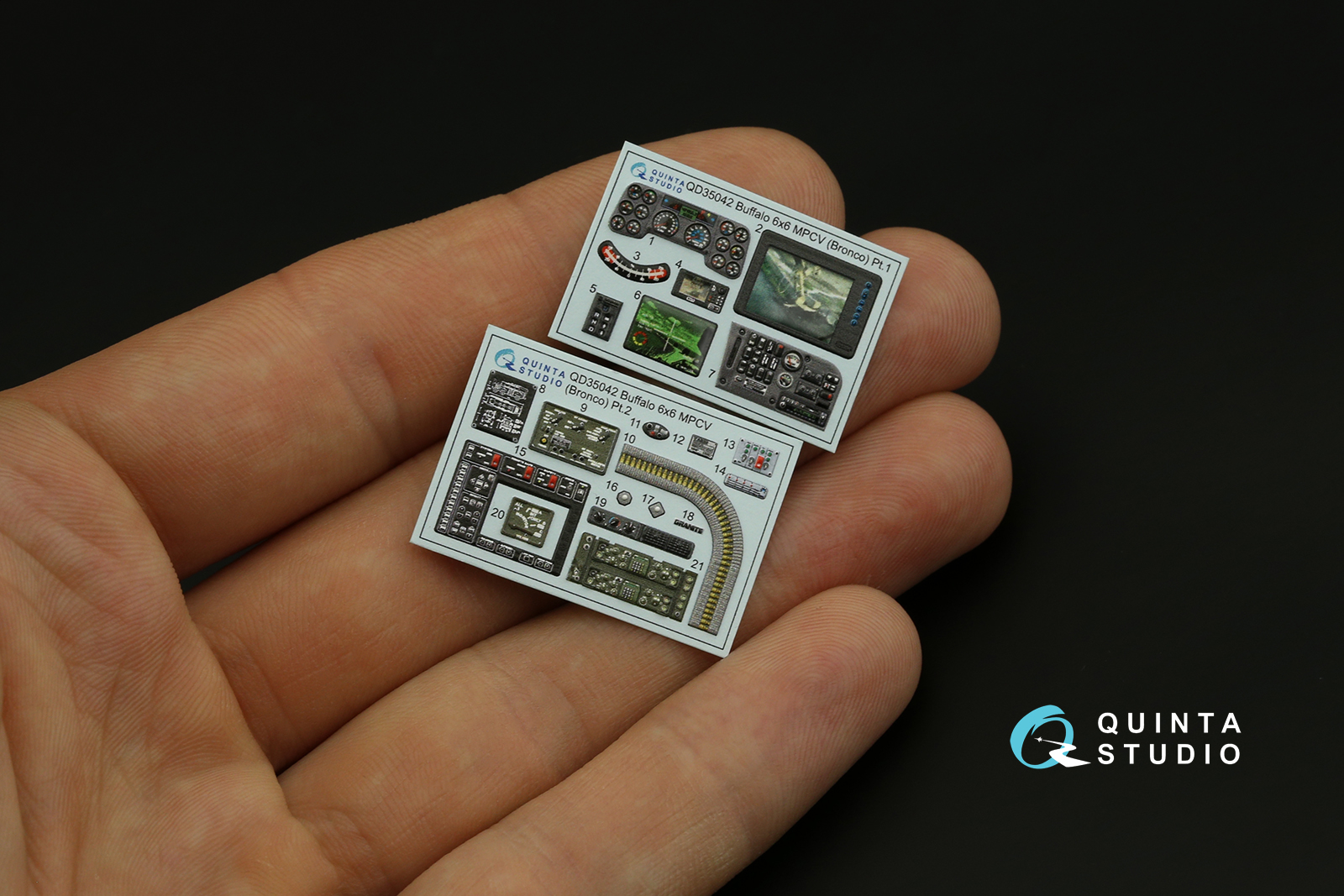 QD35042 3D Декаль интерьера кабины Buffalo 6x6 MPCV (Bronco)