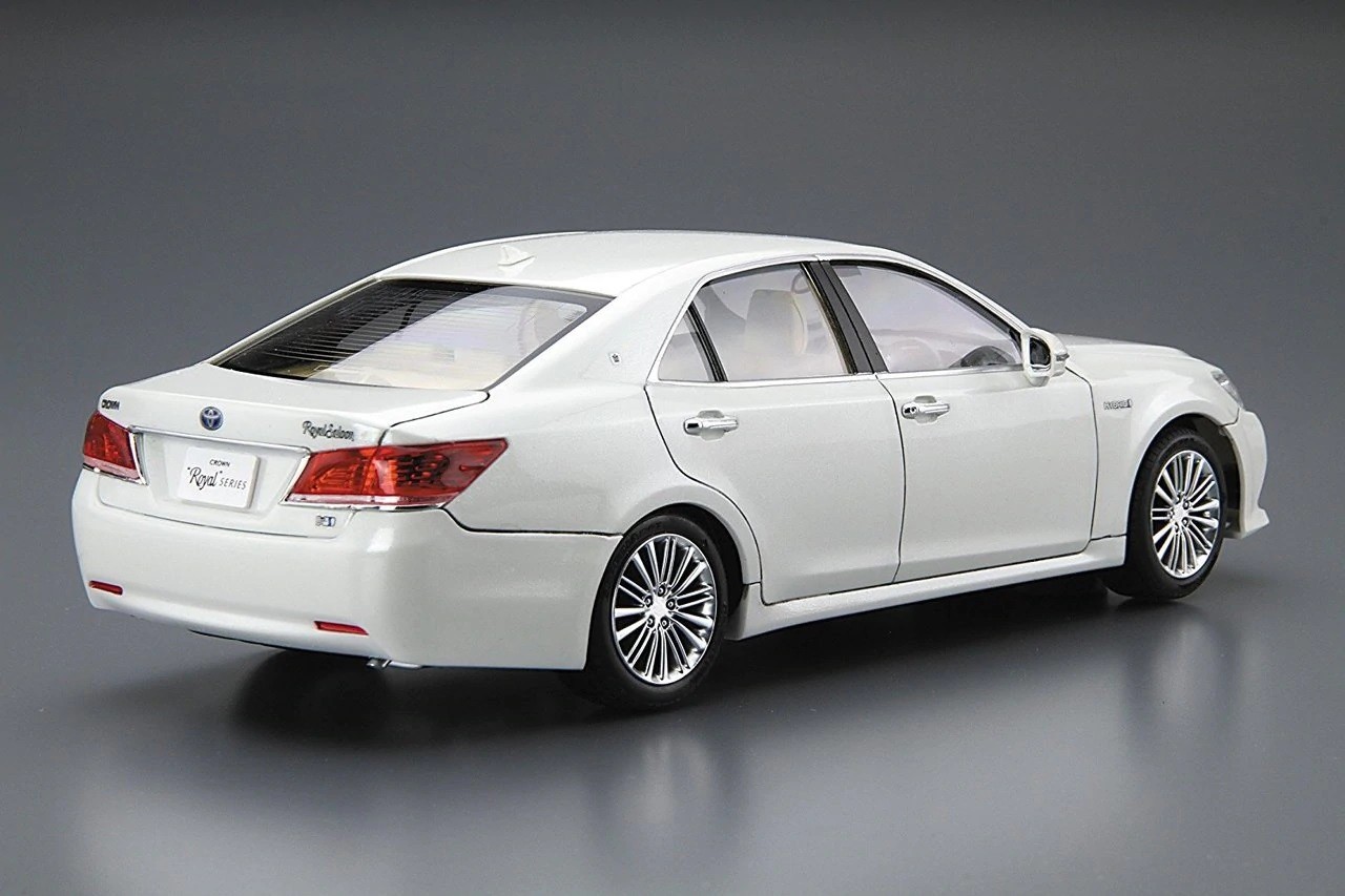 05082 Toyota Crown Hybrid Royalsaloon GRS210 (White Pearl Crystal Shine) Aoshima