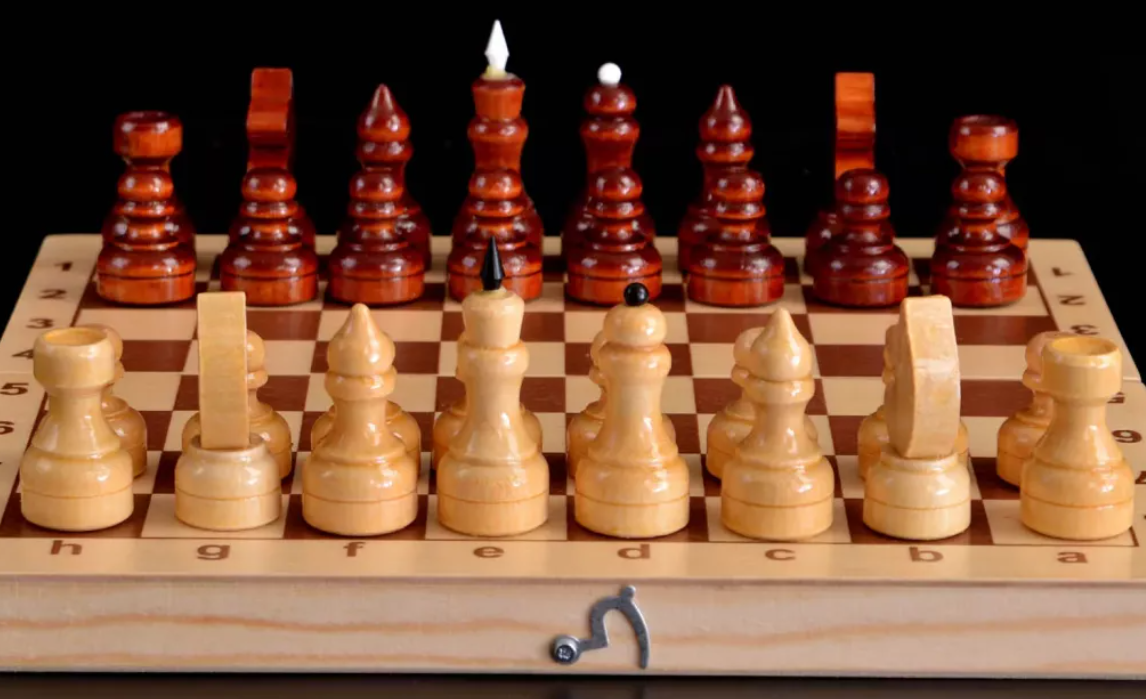 Ш-1FI Фабрика Игр: Шахматы обиходные в доске (290*290*20)