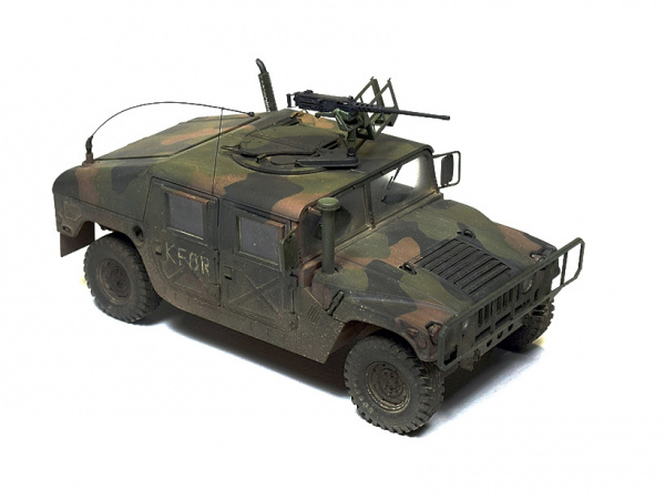 35263T Хаммер с крупнокалиберным пулеметом (М2 или МК.19) и 2-мя фигурами (M1025 Humvee Armament Carrier) Tamiya