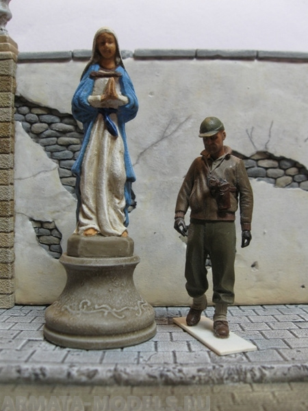 35129RIS Praying Madonna Statue