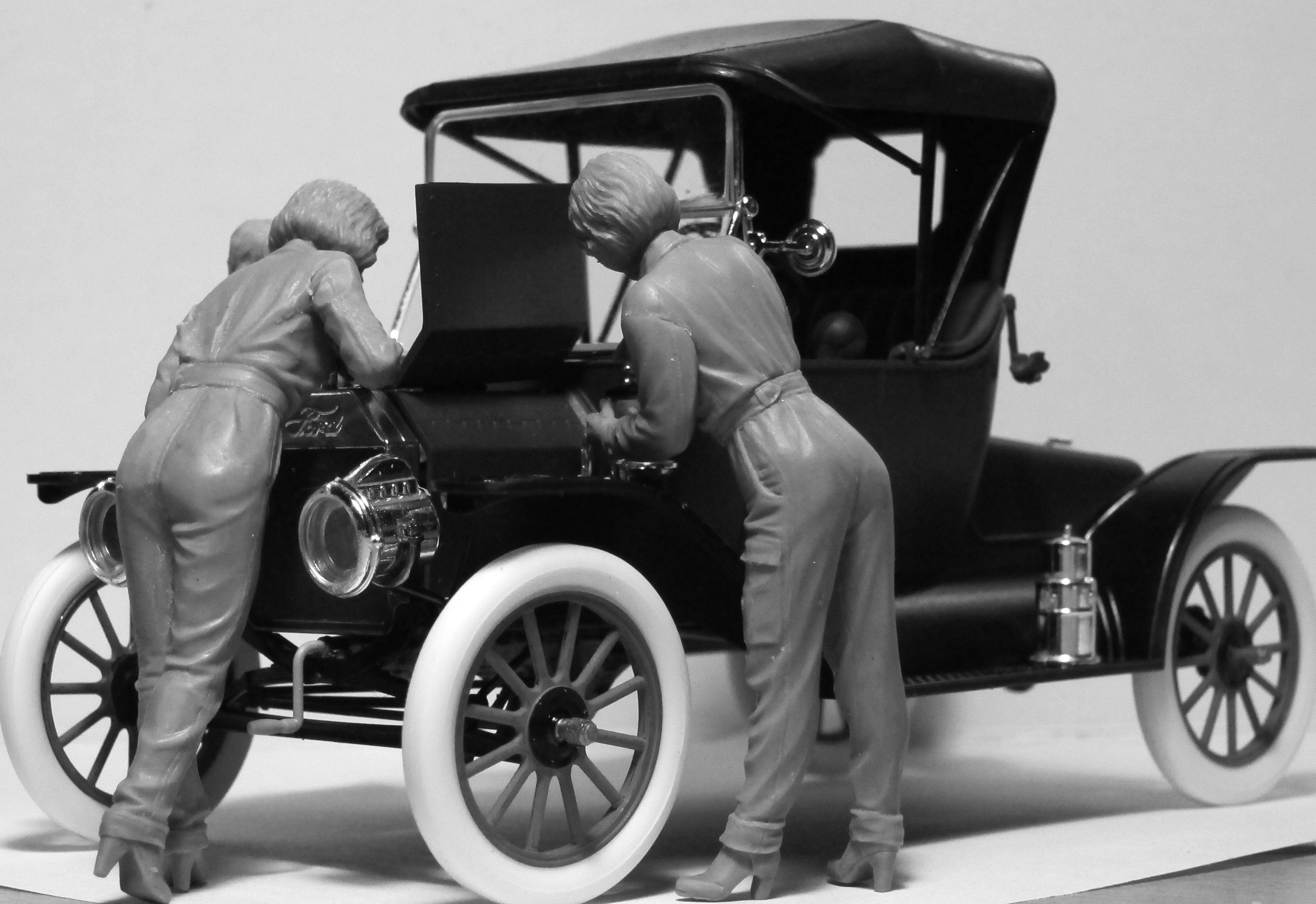 24010 Model T 1911 с американскими механиками ICM