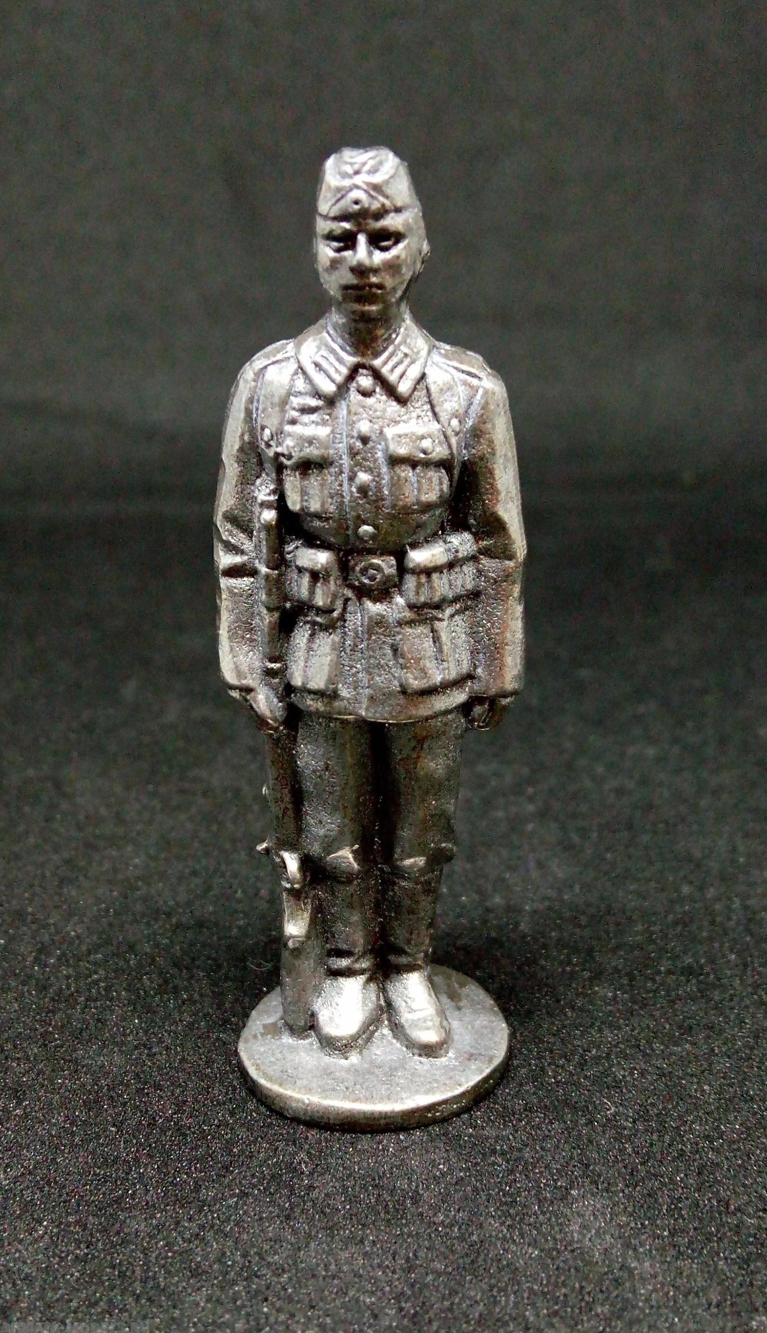 Н-7-050 Немецкий пехотинец в пилотке Солдатики "Ура"