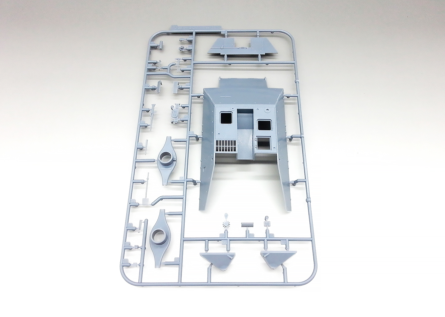 AH35A009 Немецкий самоходный миномёт 28cm Sturmmorser auf Panzer 38D Amusing Hobby