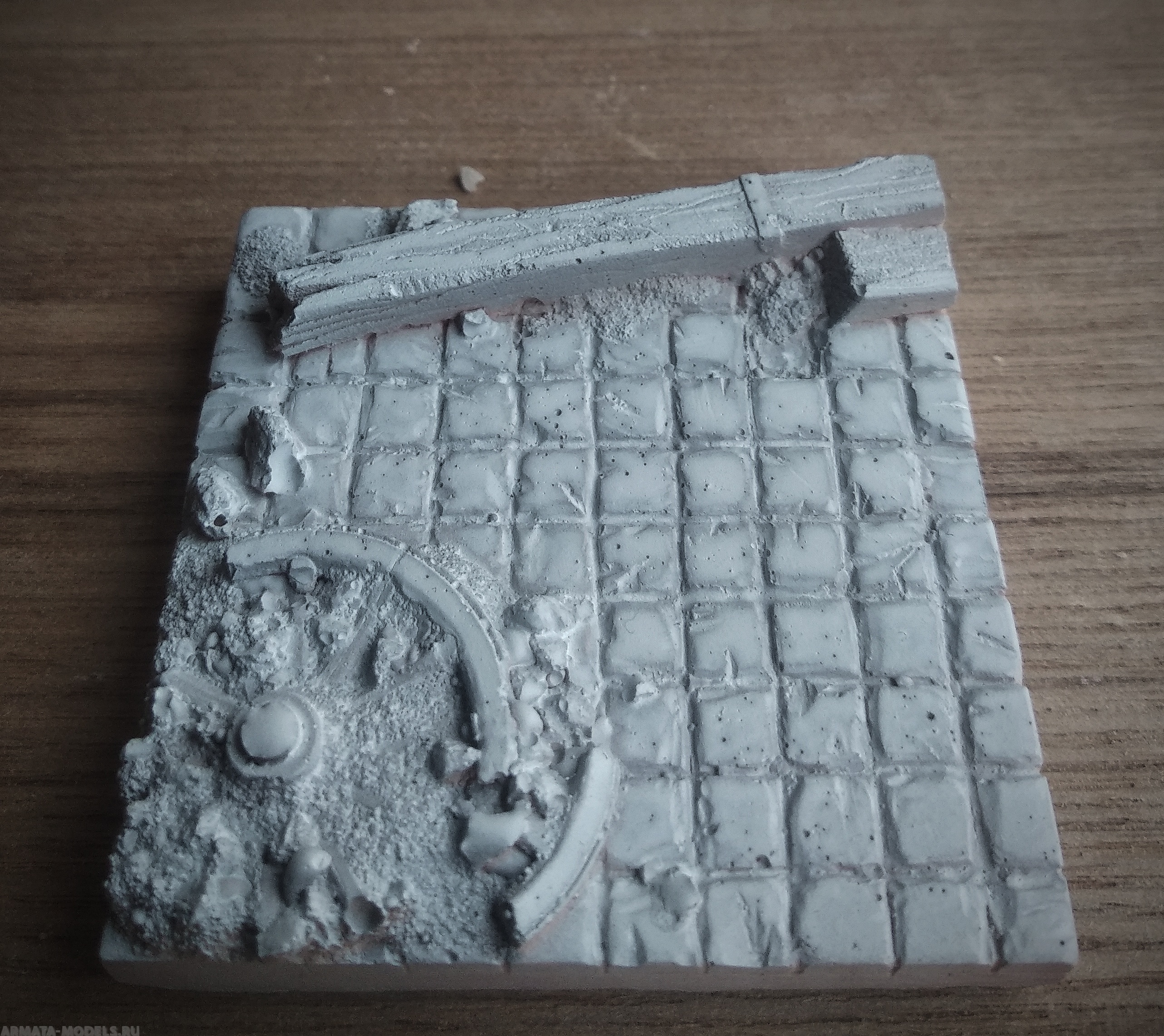 Б07AB Фрагмент брусчатой мостовой с колесом телеги