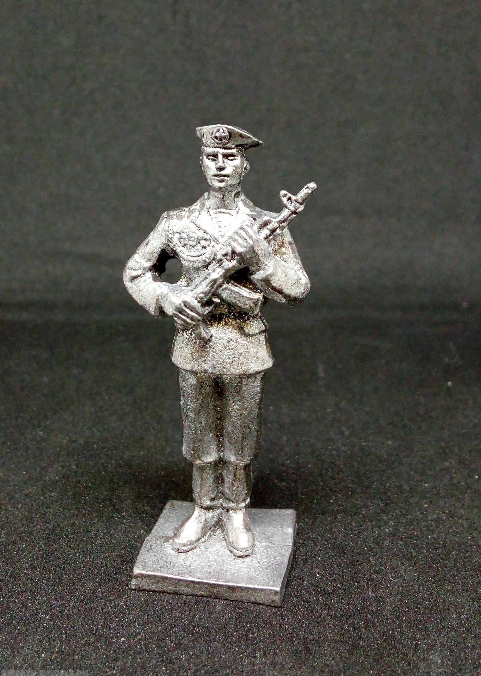 Н-7-073 Рядовой ВДВ. На параде Солдатики "Ура"