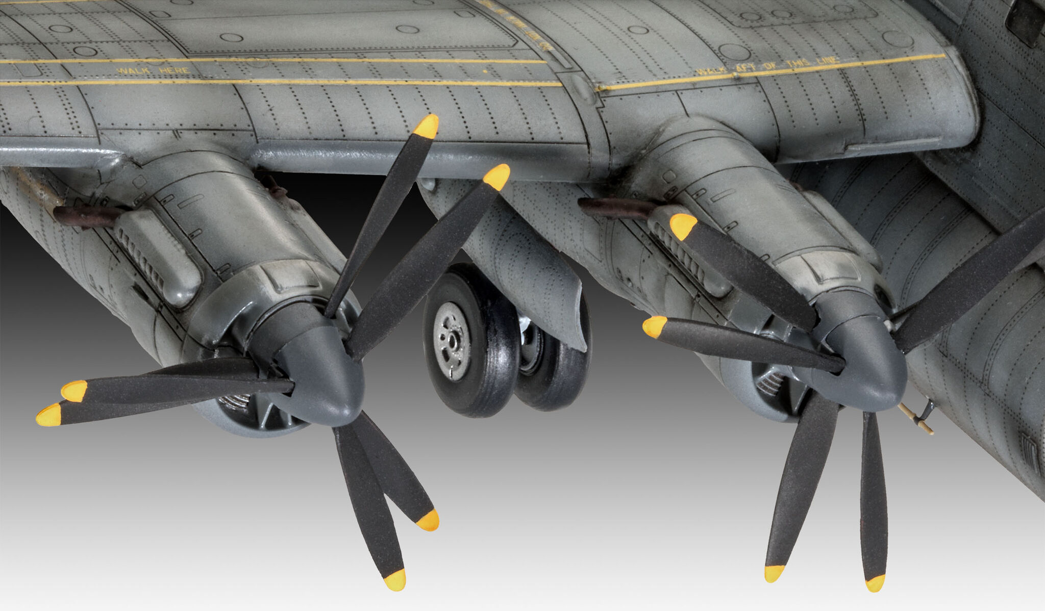 03873RE Многоцелевой противолодочный самолет Avro Shackleton Mk.3 Revell