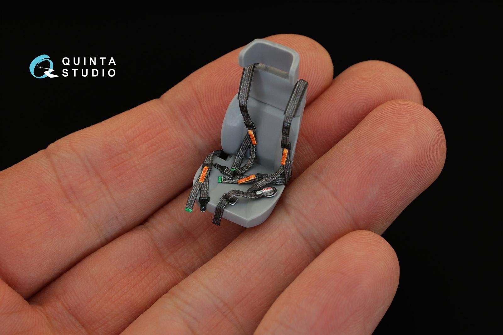 AM3634 Кресла для Тайфун-К набор 3 кресла + 3 ремня Quinta 1/35 