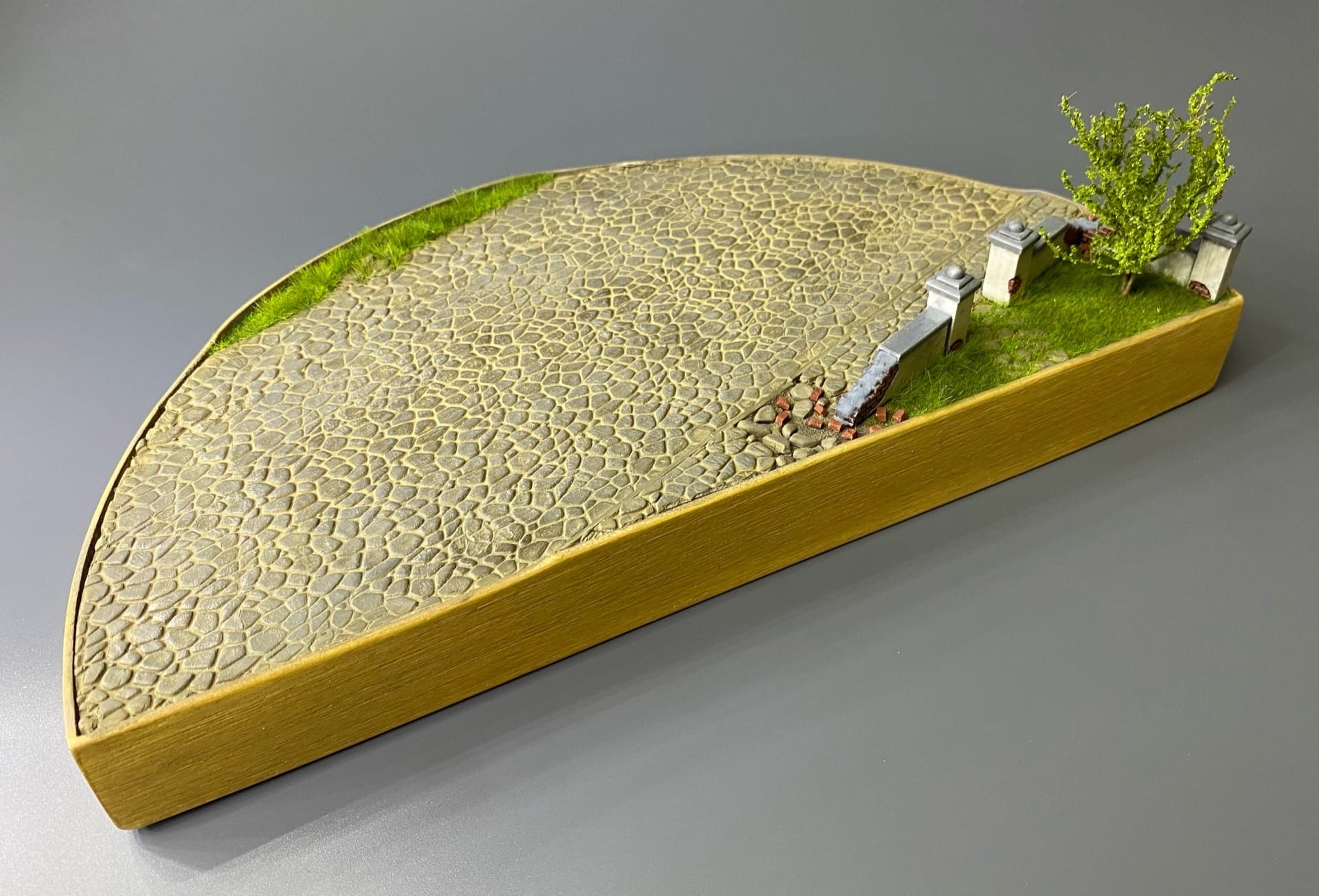 HM01028 Авторская подставка «Штурм» (30см, масштаб 1/35)