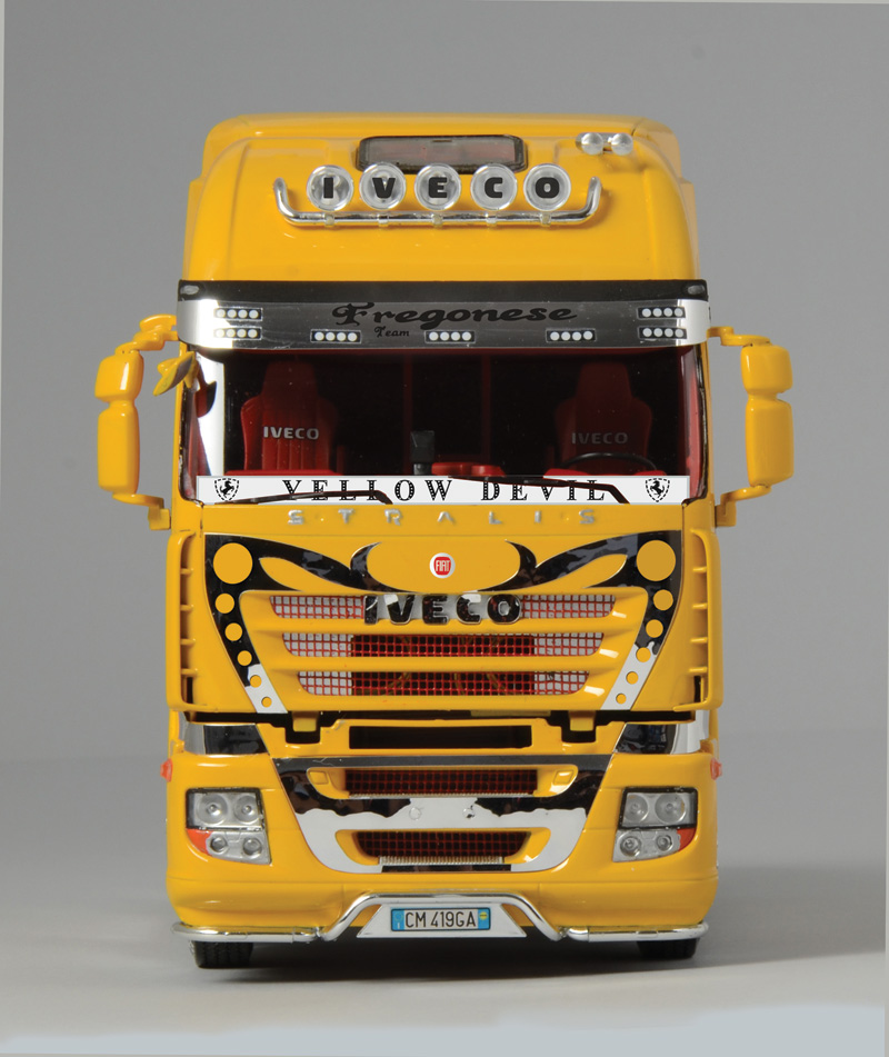 3898ИТ Грузовик Iveco Stralis Yellow Devil Italeri