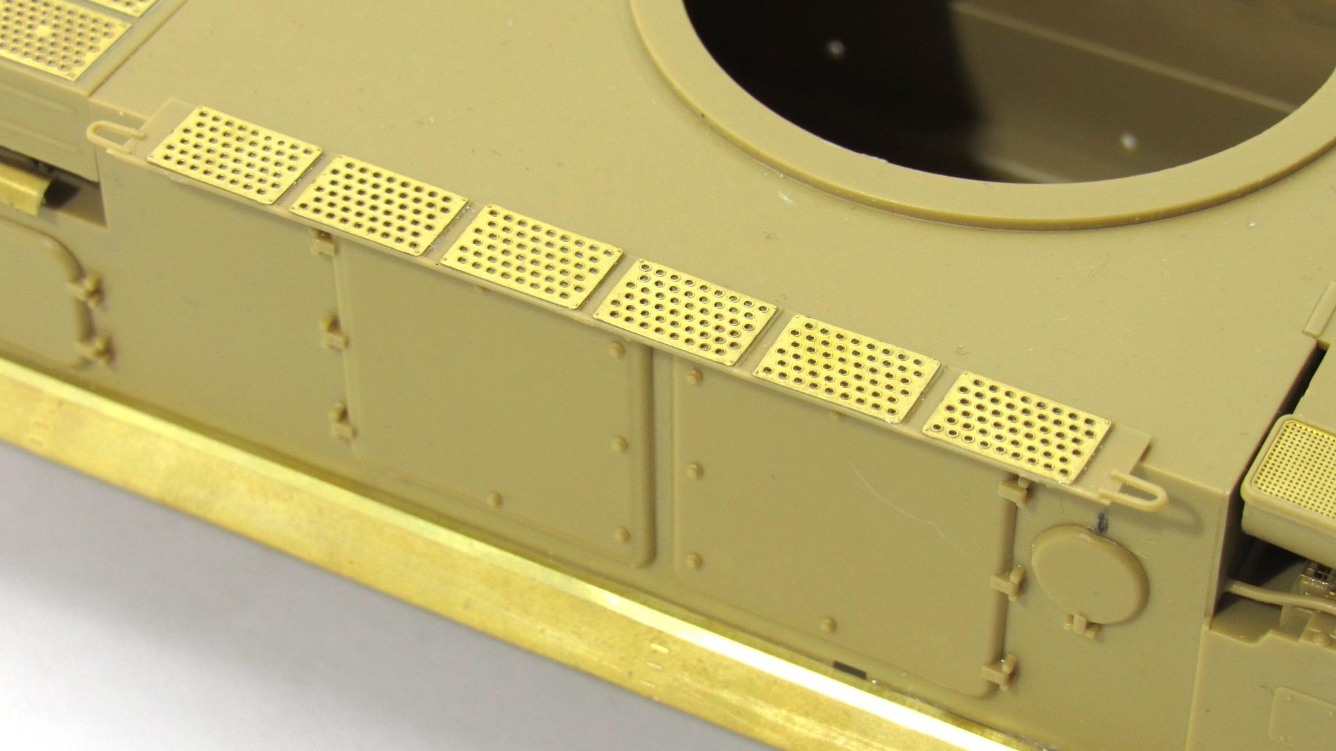 MD 035403 Набор фототравления профнастилов и сеток на 9К330 ТОР (PANDA)