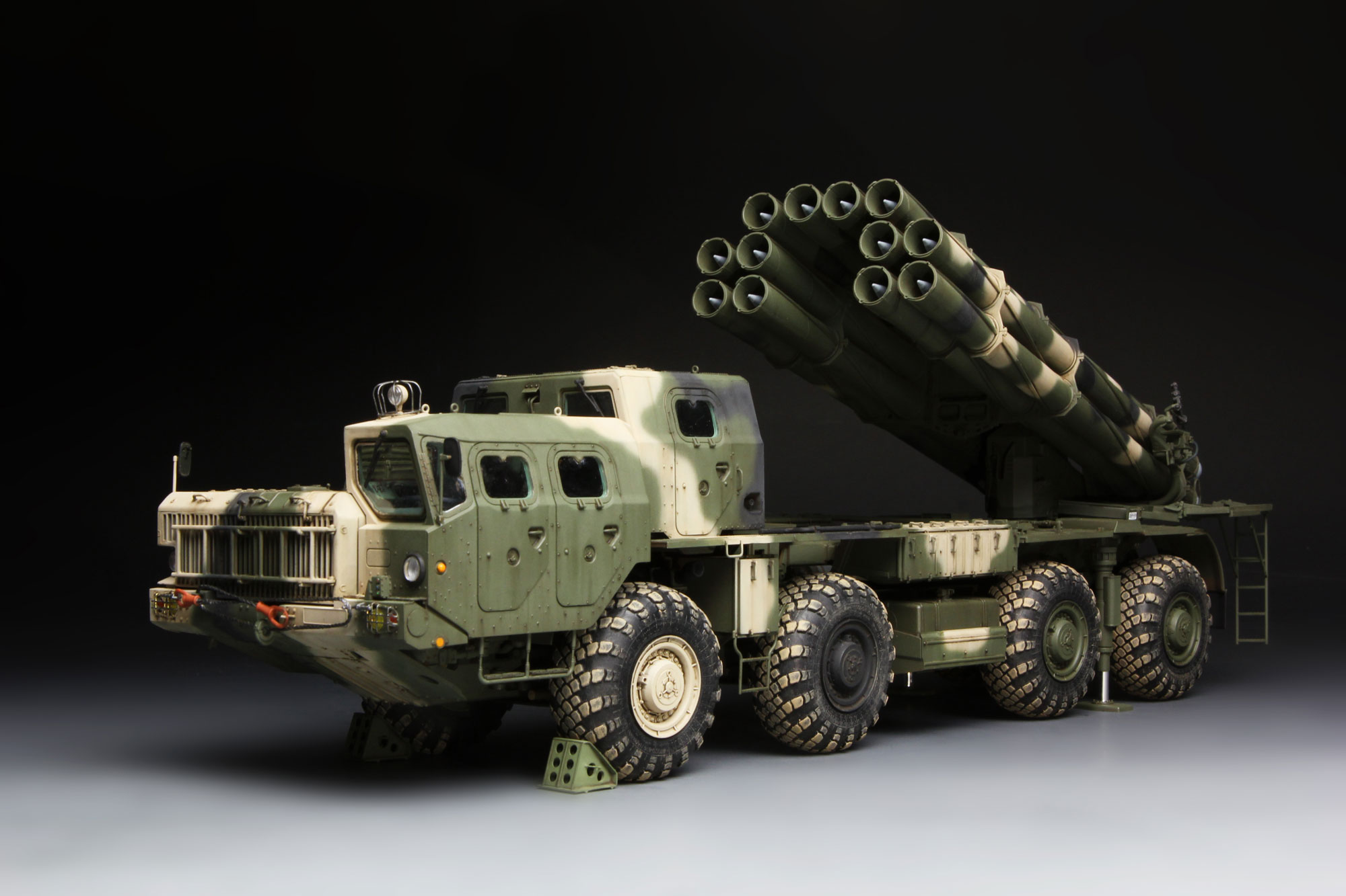 SS-009 RUSSIAN LONG-RANGE ROCKET LAUNCHER 9A52-2 SMERCH Meng