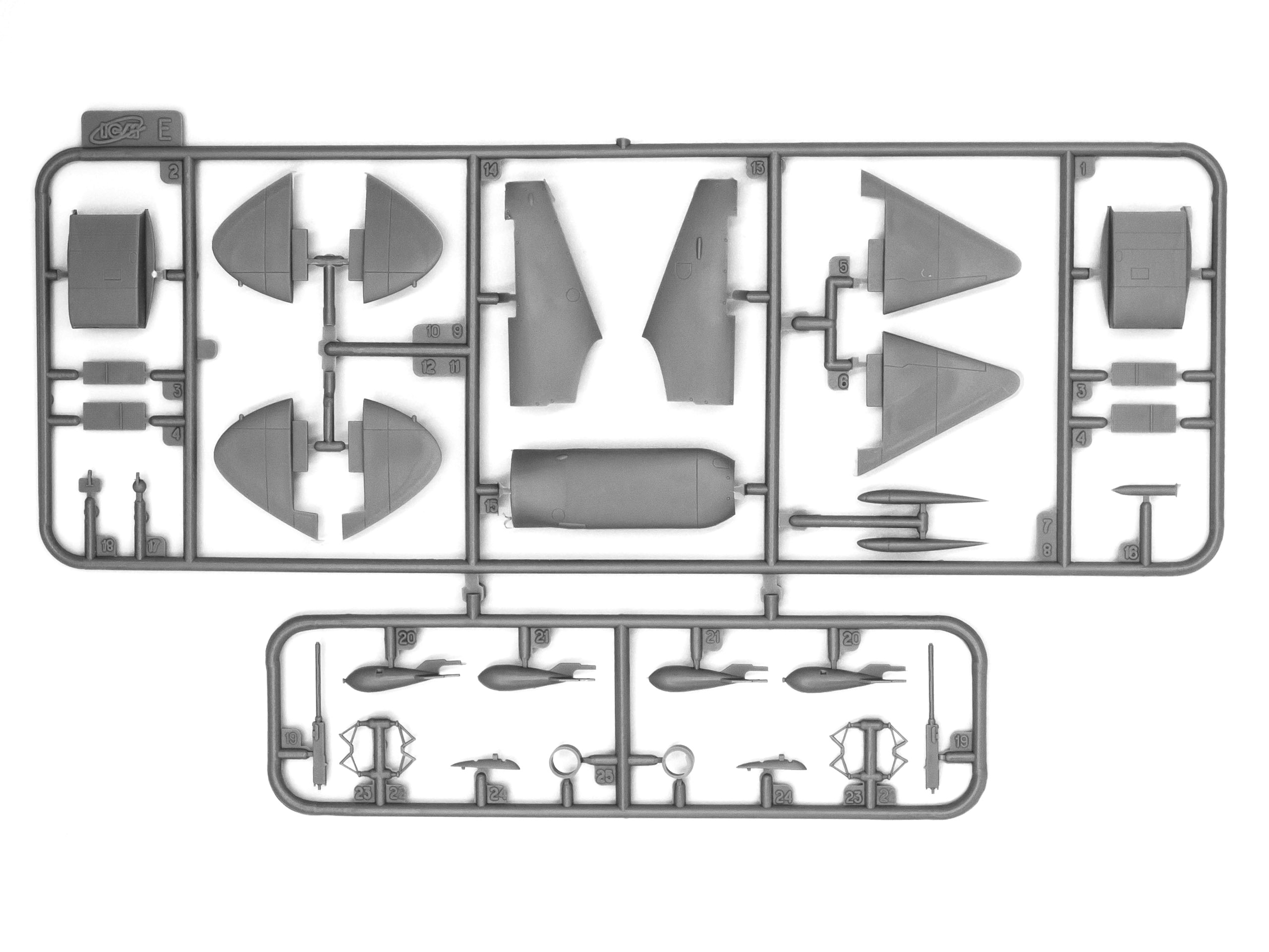 48802 Спитфайр LF.IXE, с советскими пилотами и техниками ВВС ICM