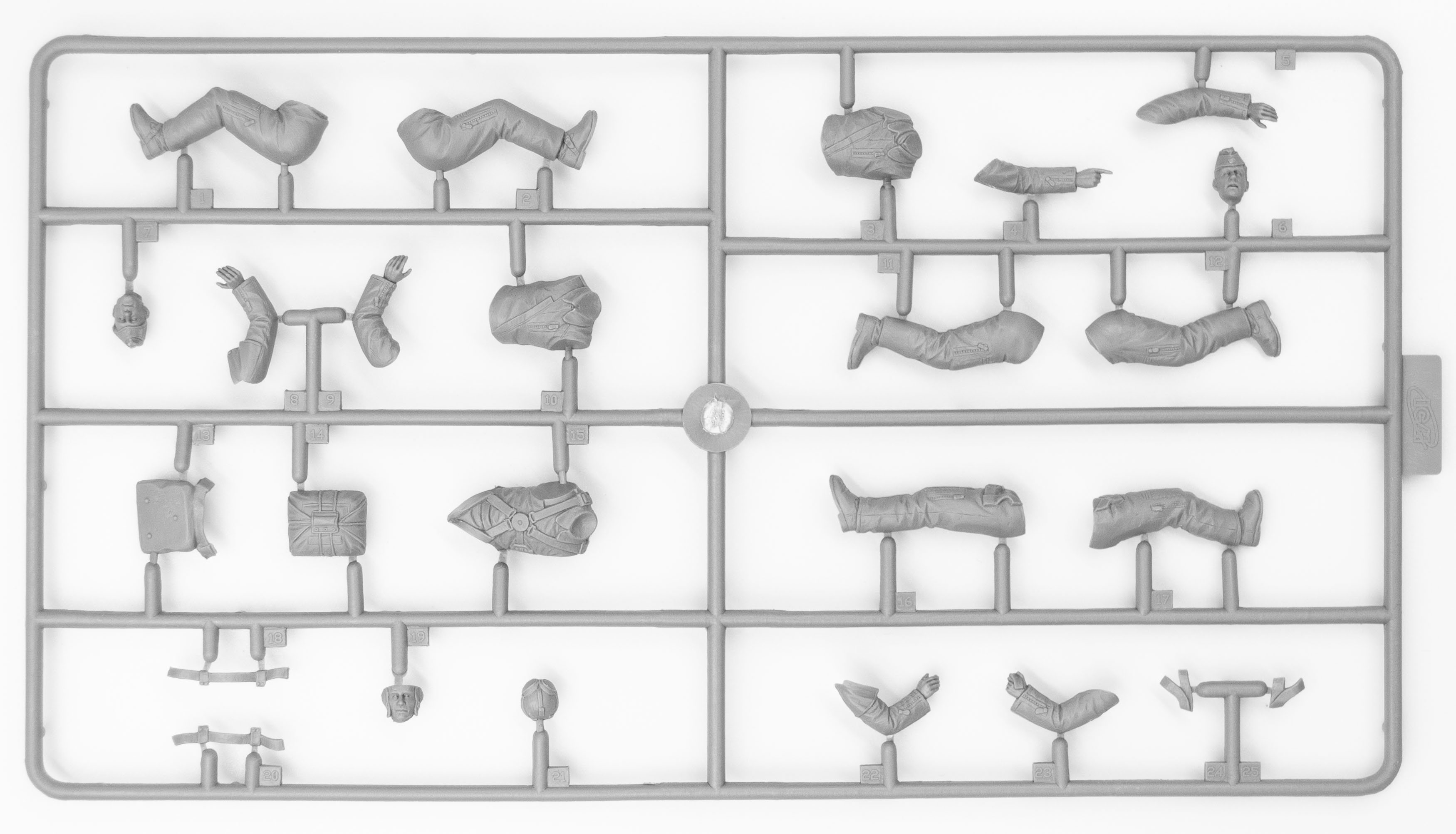 32034 Bucker Bu 131D с германскими кадетами (1939-1945 г.) ICM