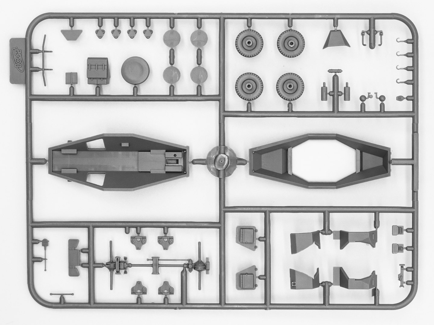 72431 Sd.Kfz.260, германский бронеавтомобиль радиосвязи ICM