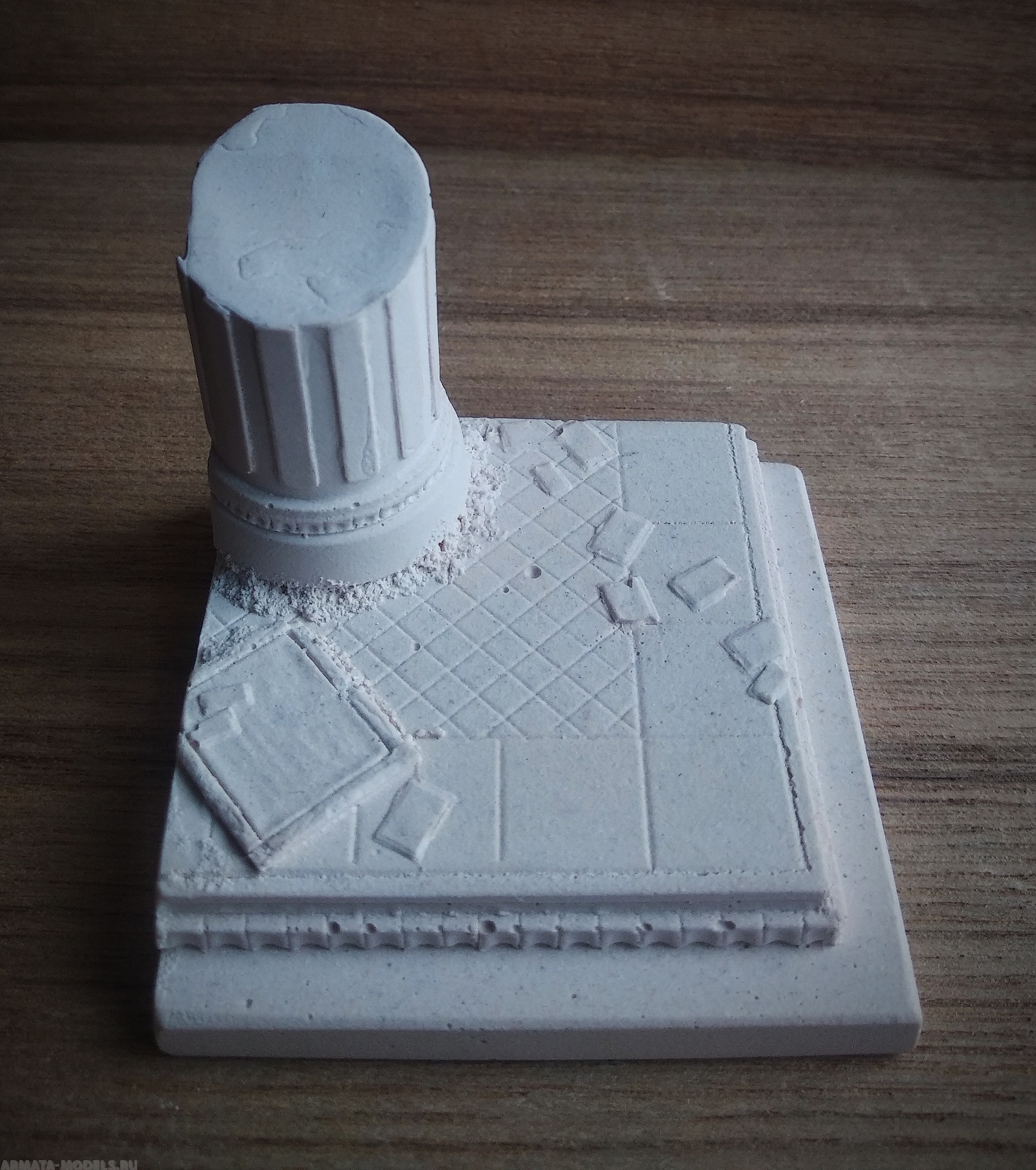 П04AB Фрагмент площадки с разрушенной колонной