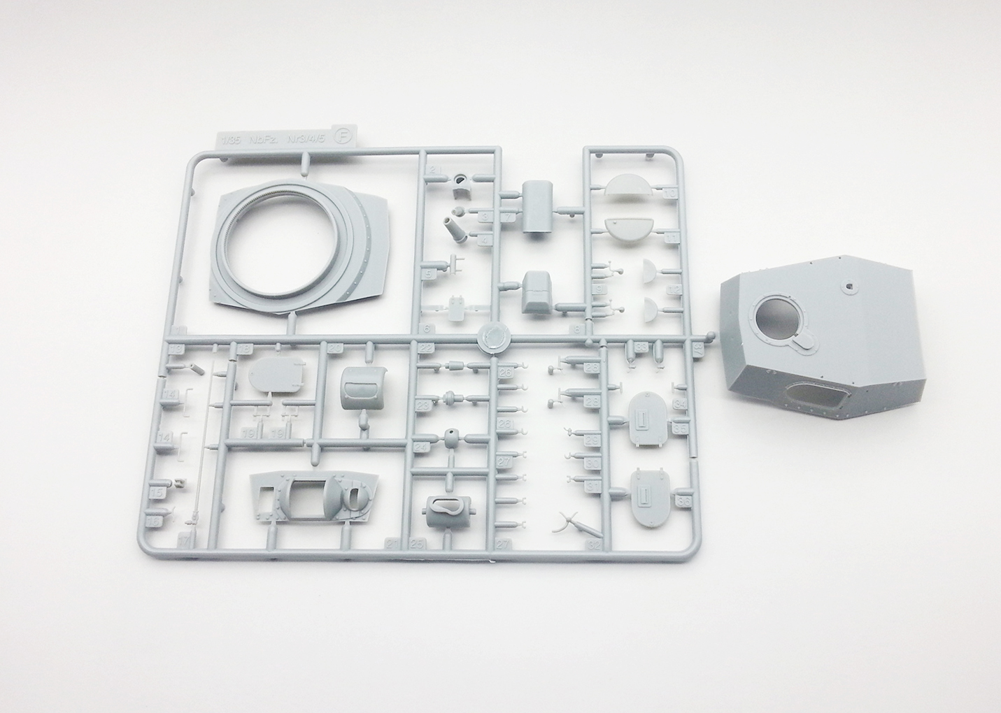 AH35A003 Neubaufahrzeug Amusing Hobby