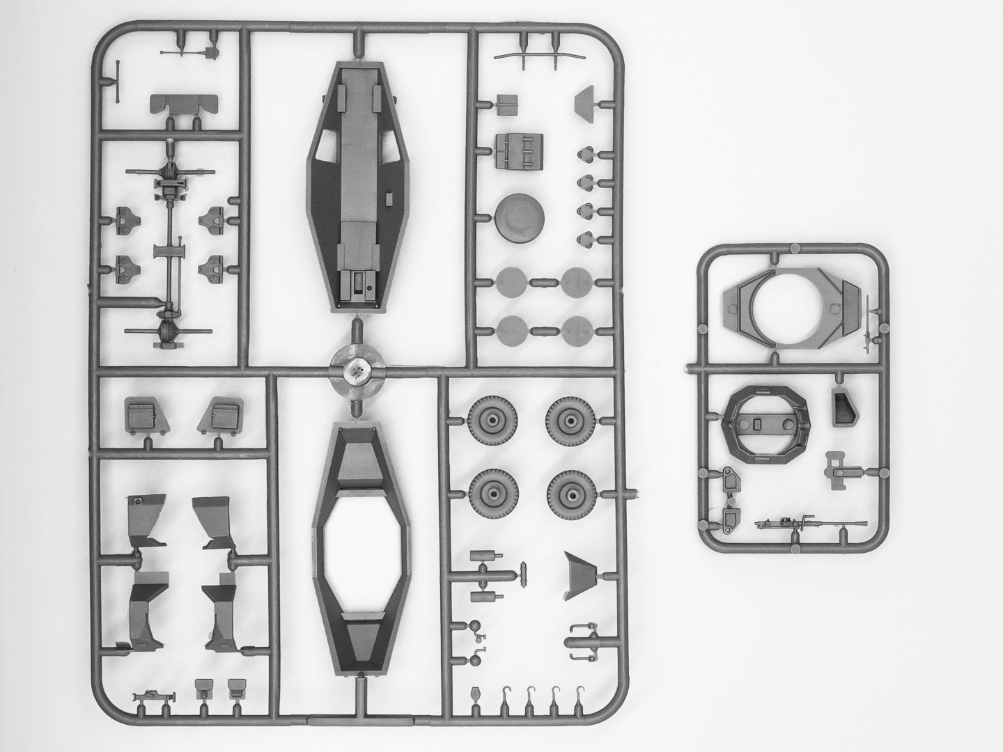 72411 Sd.Kfz.222, германский легкий бронеавтомобиль ICM