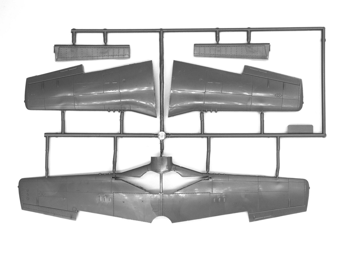 48154 Мустанг Р-51K ВВС США II МВ (с новым винтом) ICM