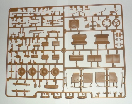 35477 Штабная машина Капитан седан с советским штабным персоналом ICM