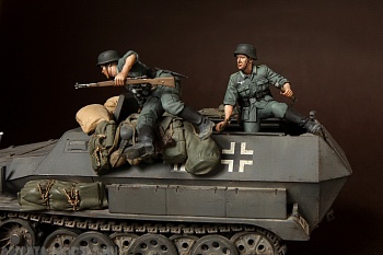 3629SOGA German Panzergrenadiers in  battle.