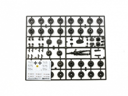 35112 Западно-германский танк Leopard А4 с 1 фигурой командира Tamiya