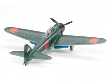 61108T Mitsubishi A6M3/3a (ZEKE), с четырьмя фигурами пилотов Tamiya