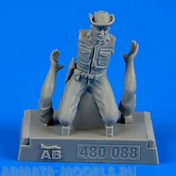 480088AERO  Фигура USAF Maintenance Crew - Farm Gate Operation Vietnam War 1965-1973 1/48