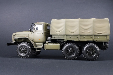 3654 Армейский трехосный грузовик Урал 4320 Звезда