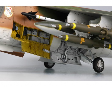 02245P USAF A-7D Corsair II Trumpeter