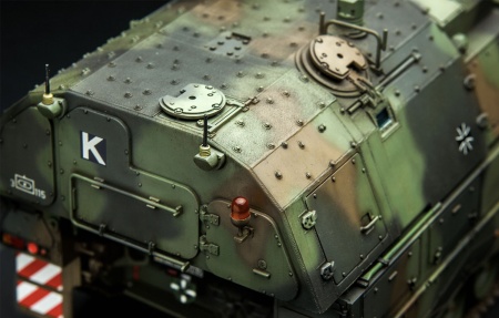 TS-012 Panzerhaubitze 2000 Meng